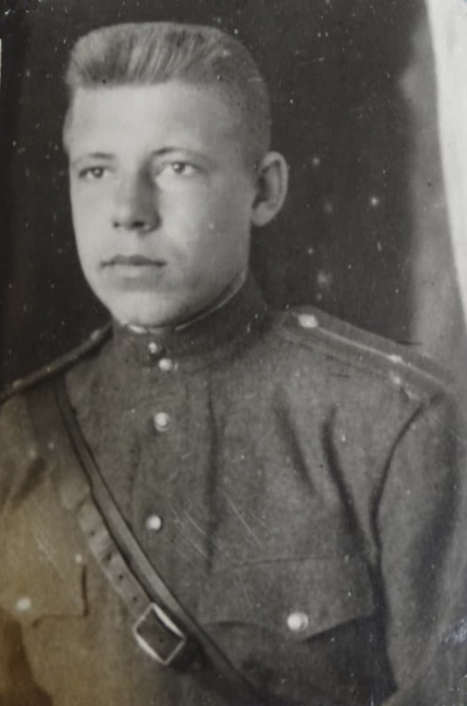 Лапушкин Иван Степанович младший лейтенант 100 Гв СП Лапушкин Иван Степанович в СП 1 Белорусского фрона